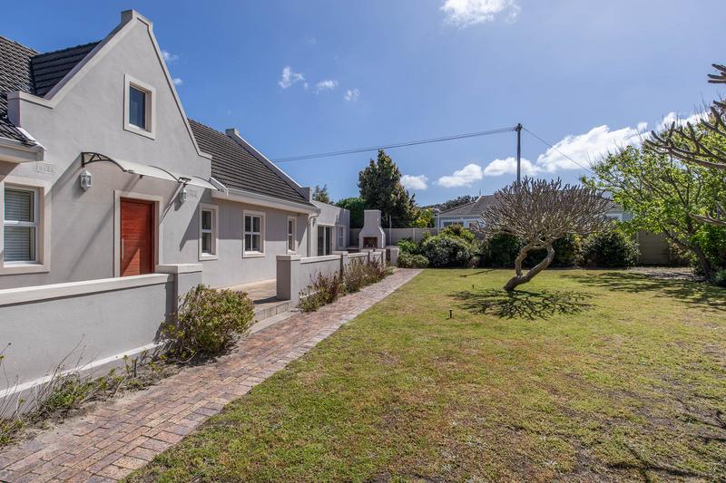 3 Bedroom Property for Sale in Meadowridge Western Cape